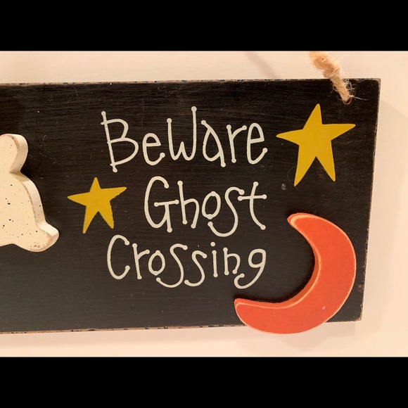 NWT HALLOWEEN GHOST HANGING SIGN. - Picture 4 of 9